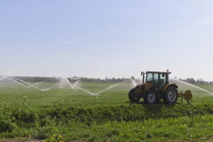 tractor-5096163-agua