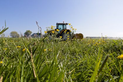 tractor-5096168