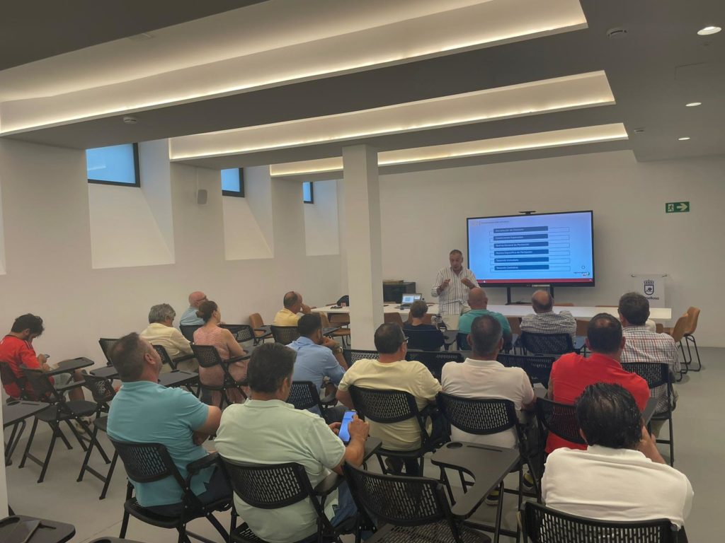 ASAJA informa sobre los seguros agrarios en una charla celebrada en Tomelloso